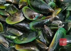 Illustration of how to make stir-fried mussels 1