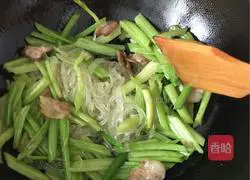 Illustration of how to make celery vermicelli 6