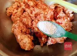 Illustration of how to make rolls 5