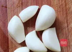 Illustration of how to make stir-fried loofah with minced garlic 7