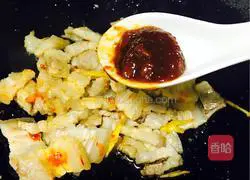 Illustration of how to make garlic and spicy stir-fried twice-cooked pork 8