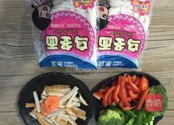 Illustration of how to make fried udon noodles with three shreds of tomato sauce 1