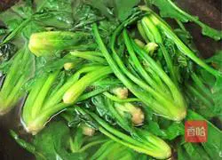 Illustration of how to make spinach, shrimp and egg custard 1