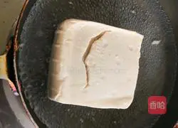 Illustration of how to make fried golden tofu 1