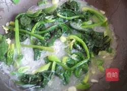 Illustration of how to make stir-fried vermicelli with spinach and eggs 7