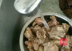 Illustration of how to make fragrant beer duck 5