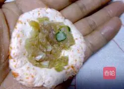 Illustration of how to make fresh meat dumplings 14