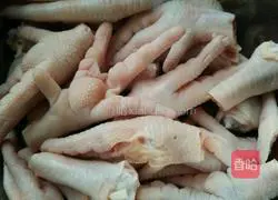 Illustration of how to make chicken feet with garlic and pickled peppers 2