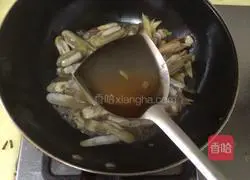 Illustration of how to make fried razor clams 7