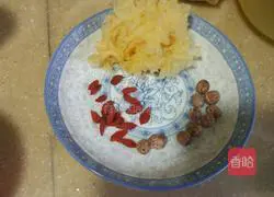 Illustration of how to make bird's nest, white fungus and lotus seed soup 3