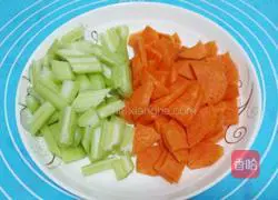 Illustration of how to make cashew nut shrimp 2