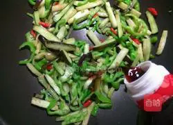 Illustration of how to make spicy stir-fried shredded eggplant 9