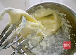 Illustration of how to make chiffon cream cake roll 18