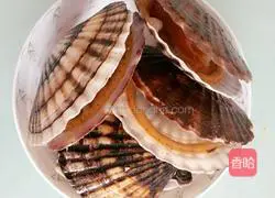 Illustration of how to make steamed scallops with vermicelli and garlic paste 1