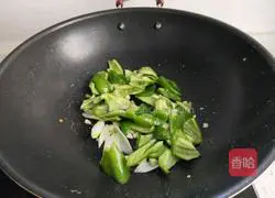 Illustration of how to make fried eggs with chili pepper 5