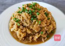 #Northeast#Illustration of how to make stir-fried pork with pickled cabbage 10