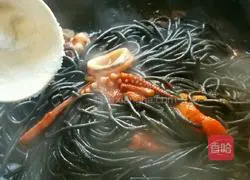 Illustration of how to make pasta (fresh squid noodles) 11