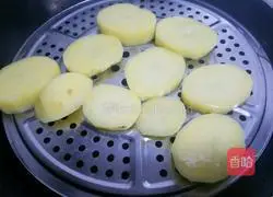 Illustration of how to make mashed potatoes with sauce 5