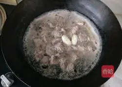 Illustration of how to make beef stewed radish 6