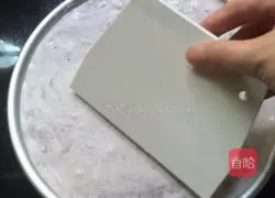 Red Velvet Strawberry Mousse Cake Recipe Illustration 11