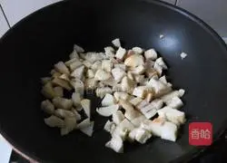 Illustration of how to make diced steamed buns fried in tomato sauce 5