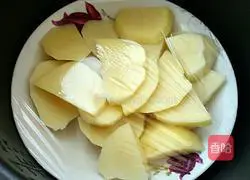 Cheese Baked Mashed Potatoes Recipe Illustration 2