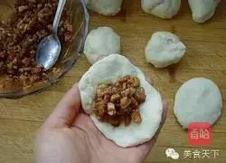 Illustration of how to make barbecued pork buns 8