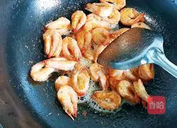 Illustration of braised prawns in oil 7