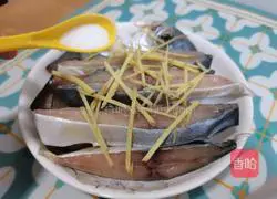 Illustration of how to steam dried pomfret overnight 5