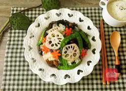 Illustration of how to make lotus pond stir-fry 7