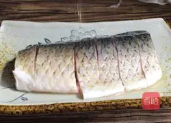 Illustration of steamed grass carp segments 2
