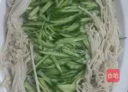 Illustration of how to make warm whole clams with golden needles 9