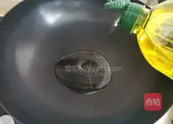 Illustration of how to make pickled fish in golden soup 4