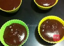 Illustration of how to make lava chocolate cake 8