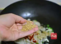 Illustration of how to make stir-fried pork rinds 8