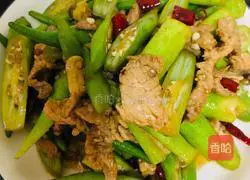 Illustration of how to make fried shredded pork with okra 7