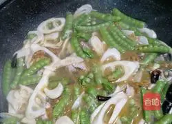 Illustration of how to make bitter bamboo shoots and meat slices soup 7