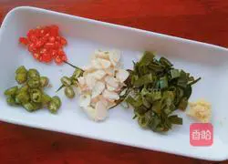 Illustration of how to make stir-fried noodles with seafood, mushrooms and shredded pork 4