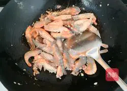 Illustration of how to make finger-sucking prawns with garlic and ginger 10