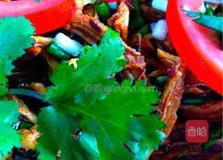 Illustration of how to make hand-shredded red oil spicy pork shreds 11