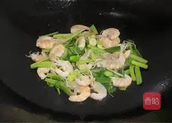 Illustration of how to make fried cauliflower with shrimps 4