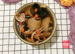 Minnan black bean, eucommia, squid and pig tail stew illustration 9