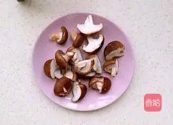 Illustration of how to make steamed chicken with mushrooms 2