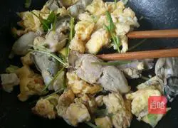 Illustration of how to make scrambled eggs with oysters 12