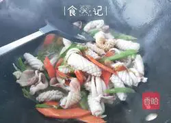 Illustration of how to stir-fry squid 11