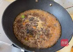 Illustration of how to cook crucian carp in sauce 8