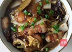 Illustration of how to make cabbage and pork stewed vermicelli 8