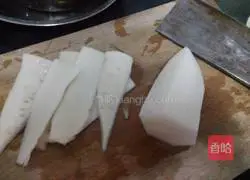 Illustration of how to make hot and sour radish and cucumber strips for bathing kimchi 1