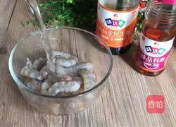 Illustration of how to make cherry shrimp 1
