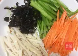 Illustration of how to make sweet and sour fish-flavored shredded pork 2